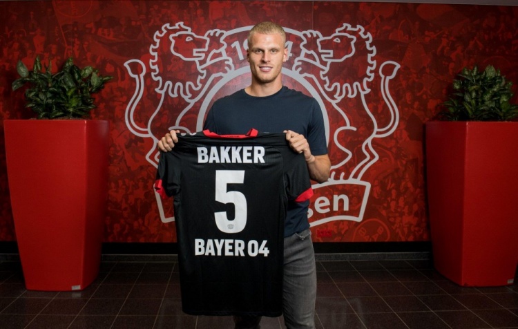 坐镇中场，指挥调度🪄让我们一起继续创造新的历史⭐（掌控中场，运筹帷幄🪄携手续写全新辉煌⭐）