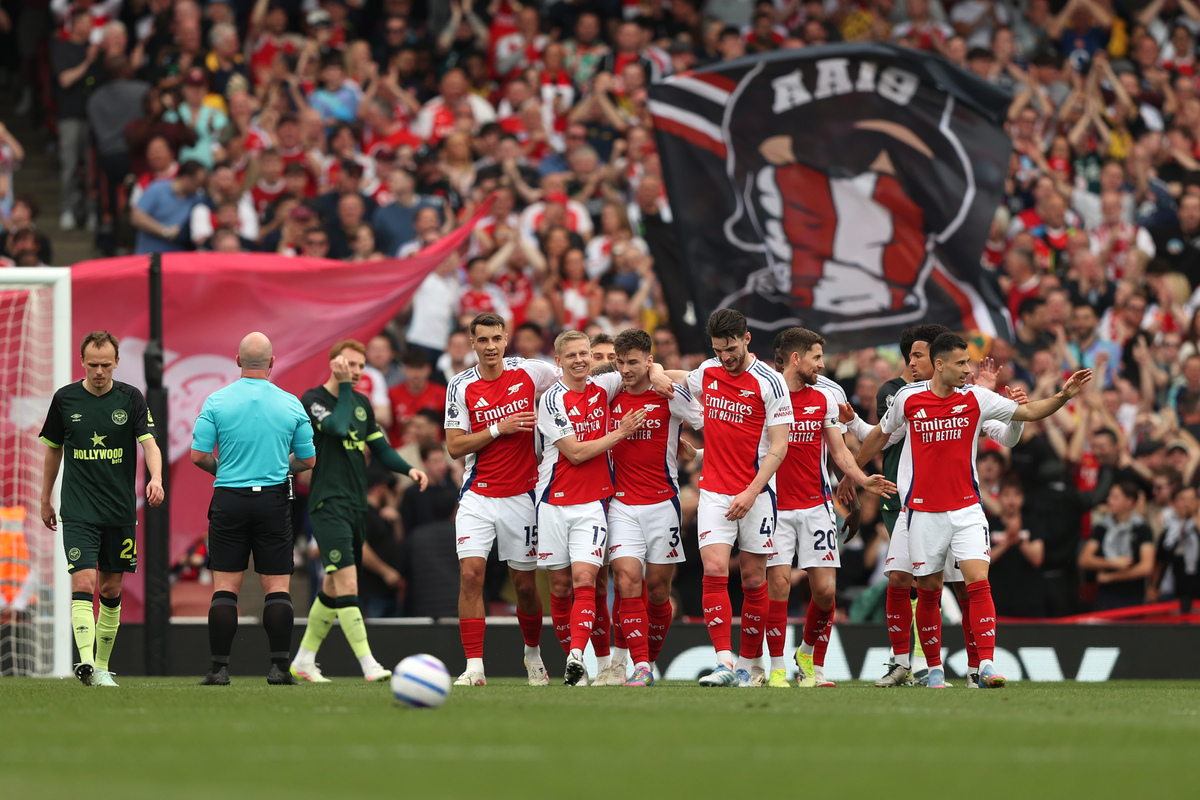 踢球者德甲第15轮最佳阵：斯塔尼希奇、聚勒、希克等球员在列（德甲第15轮踢球者最佳阵容出炉：斯塔尼希奇、聚勒、希克等入选）