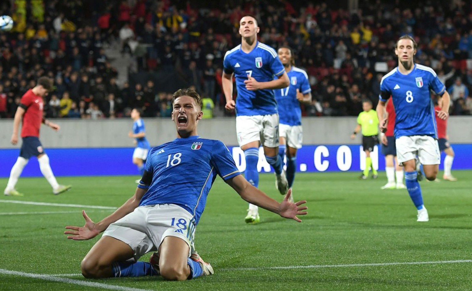 美记预测全明星：詹姆斯落选？狄龙代替布克？开拓者也有席位？（美媒预判全明星名单：詹姆斯或无缘？狄龙顶替布克？开拓者有人入选？）