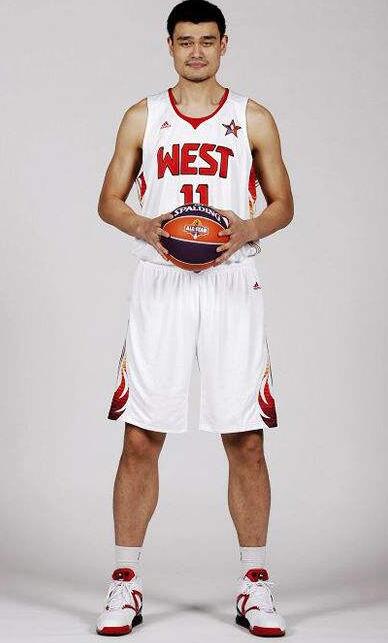 西媒：加西亚被阿拉维斯球员肘击后出现头晕，因此半场被换下（西媒：遭阿拉维斯球员肘击后头晕，加西亚半场提前退场）