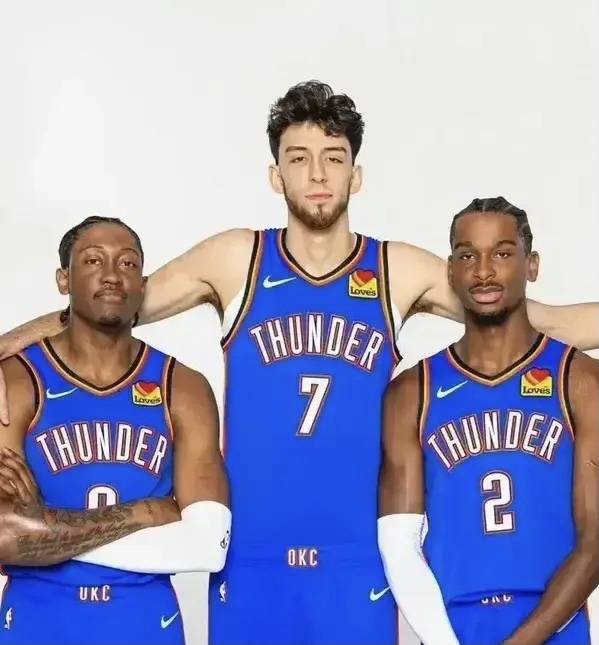 新一轮的欧冠势力版图更新：本轮阿森纳击败拜仁慕尼...（欧冠格局再洗牌：阿森纳本轮击败拜仁慕尼黑）