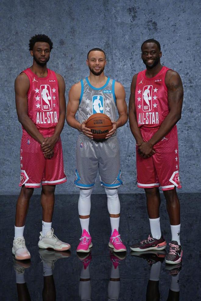 记者：恩昆库在冬窗的未来值得关注；米兰会和经纪人谈莱万（记者称冬窗恩昆库动向值得关注，米兰将与莱万经纪人会面）