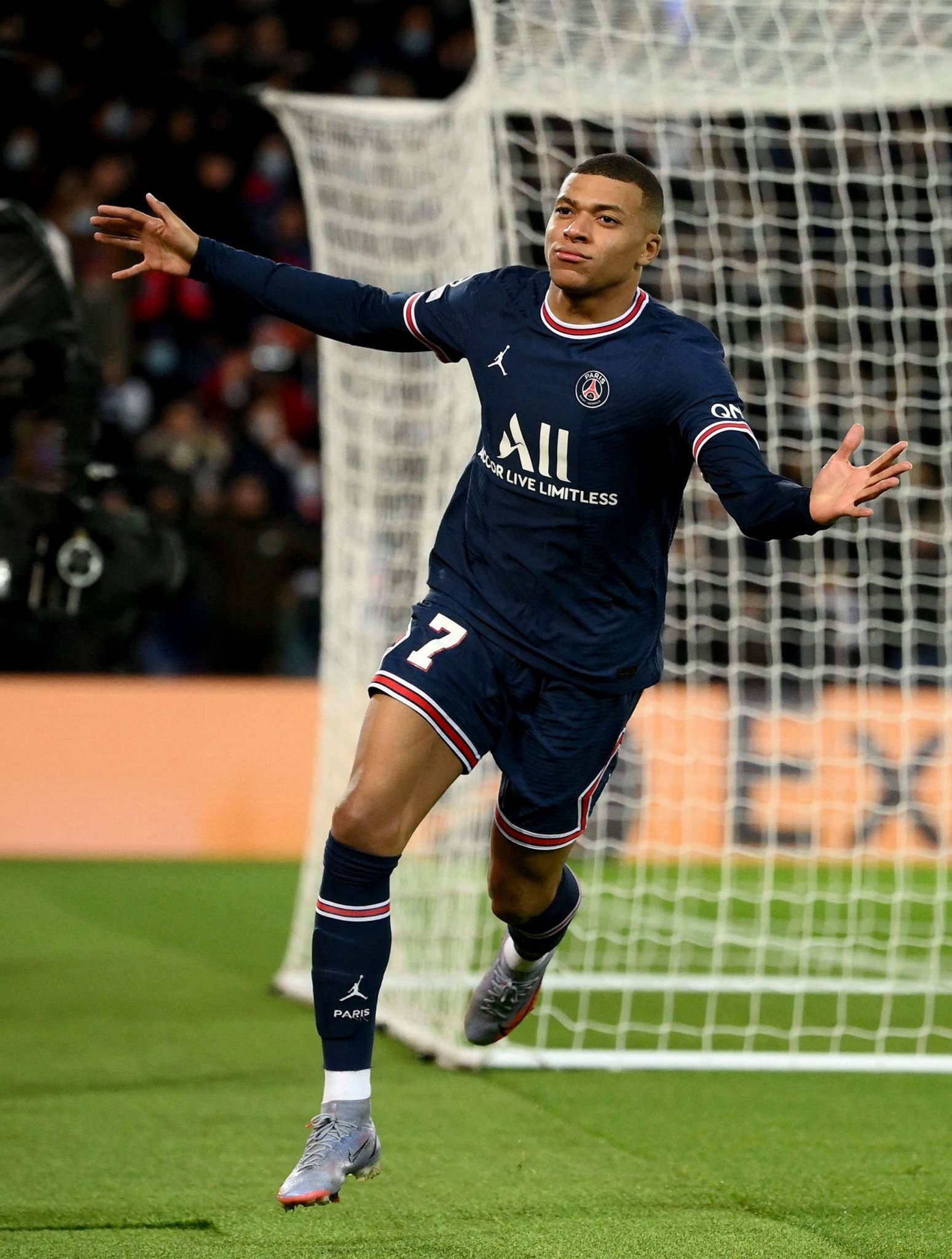 会员大会上施洛特贝克没和凯尔握手，记者：相关人员说没矛盾（会员大会上施洛特贝克未与凯尔握手 记者：知情者称双方并无矛盾）