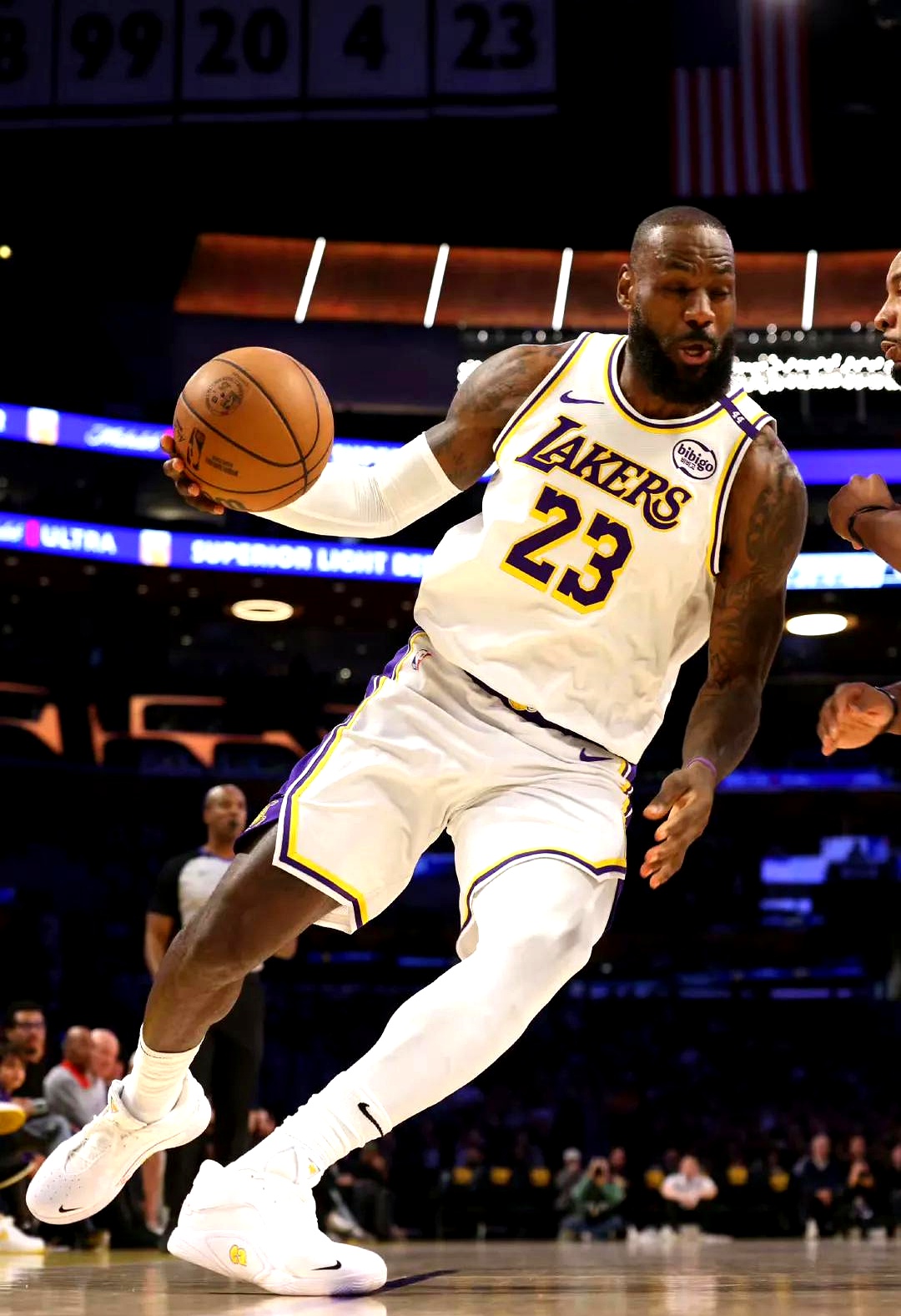 CBA常规赛第4轮最佳阵容：克里斯 徐昕 陆文博 巴里·布朗 姜伟泽（CBA常规赛第4轮最佳五人：克里斯、徐昕、陆文博、巴里·布朗、姜伟泽）