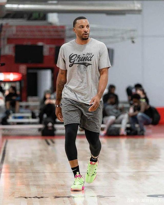 澳超官方：塔拉伊、萨拉斯当选10月／11月最佳教练／球员（澳超官宣：塔拉伊、萨拉斯荣膺10-11月最佳教练与最佳球员）