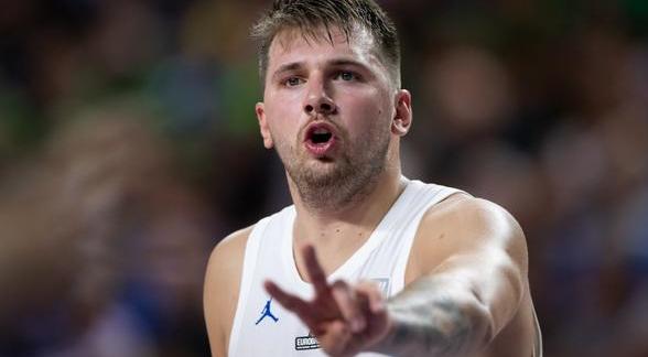 燃尽了！德罗赞末节绝平&加时准绝杀还输球 全场16中10空砍33分（拼尽一切！德罗赞末节追平、加时准绝杀仍憾负 16投10中空砍33分）