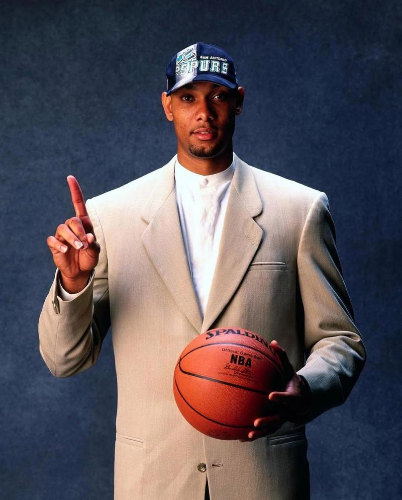 才华横溢，法国国脚谢尔基vs多特蒙德个人集锦（谢尔基闪耀多特之战：法国国脚个人高光集锦）