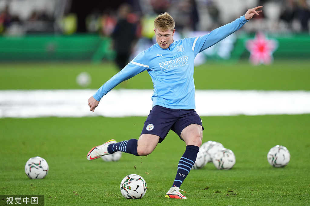 篮球对决：马刺与鹈鹕半场三分球表现分析（半场三分看点：马刺与鹈鹕投射表现对比）