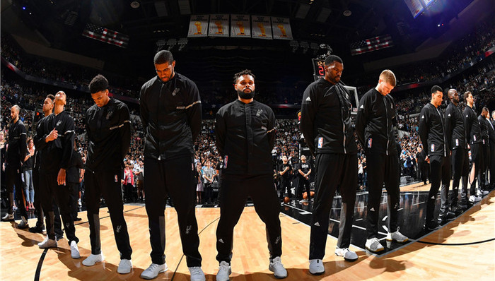 独行侠vs快船伤病报告：浓眉轮休，伦纳德预计可以出战（独行侠对阵快船伤情更新：浓眉将轮休，伦纳德有望登场）