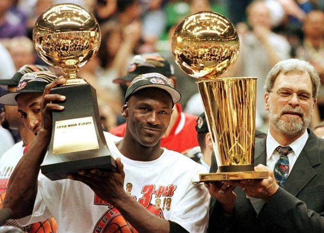 快船战胜火箭阿门·汤普森赛后接受采访（快船击败火箭，阿门-汤普森赛后接受媒体采访）