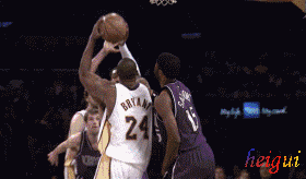 TA：因现代足球重视边路与攻防转换，菱形中场阵型已几乎绝迹（TA：在现代足球强调边路与攻防转换的趋势下，菱形中场几乎走入历史）