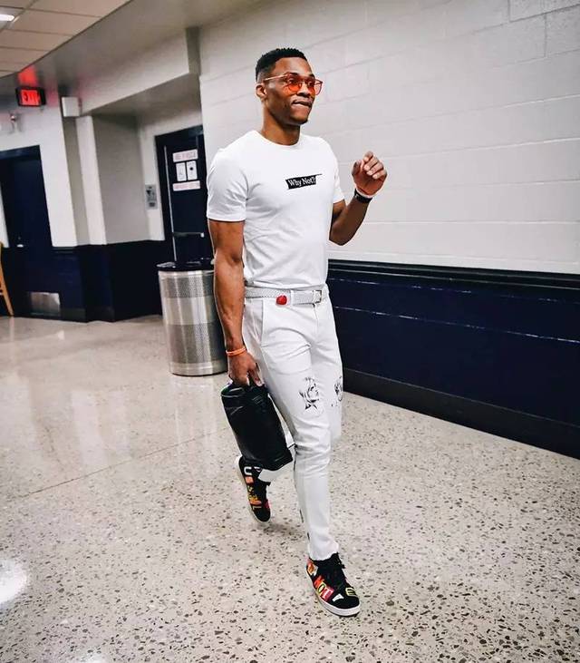 因球迷掷杂物被罚，塞维利亚官方：将对关看台的处罚提起上诉（球迷投掷杂物致看台被关，塞维利亚称将就处罚上诉）