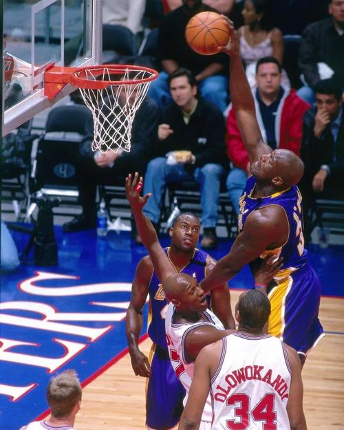 拜仁官方：后卫博埃因病缺席与斯图加特的比赛（拜仁官宣：后卫博埃因病无缘战斯图加特）