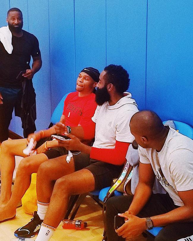 议起复盘｜抢爆湖人！火箭年终大战取胜的核心原因是什么？（赛后复盘｜火箭年终大战大胜湖人，制胜关键是什么？）