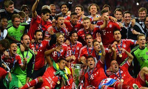 篮球赛场激情四溢，徐杰单臂摘板，张文逸三分球震惊全场（球场沸腾：徐杰单臂强摘篮板，张文逸三分轰动全场）